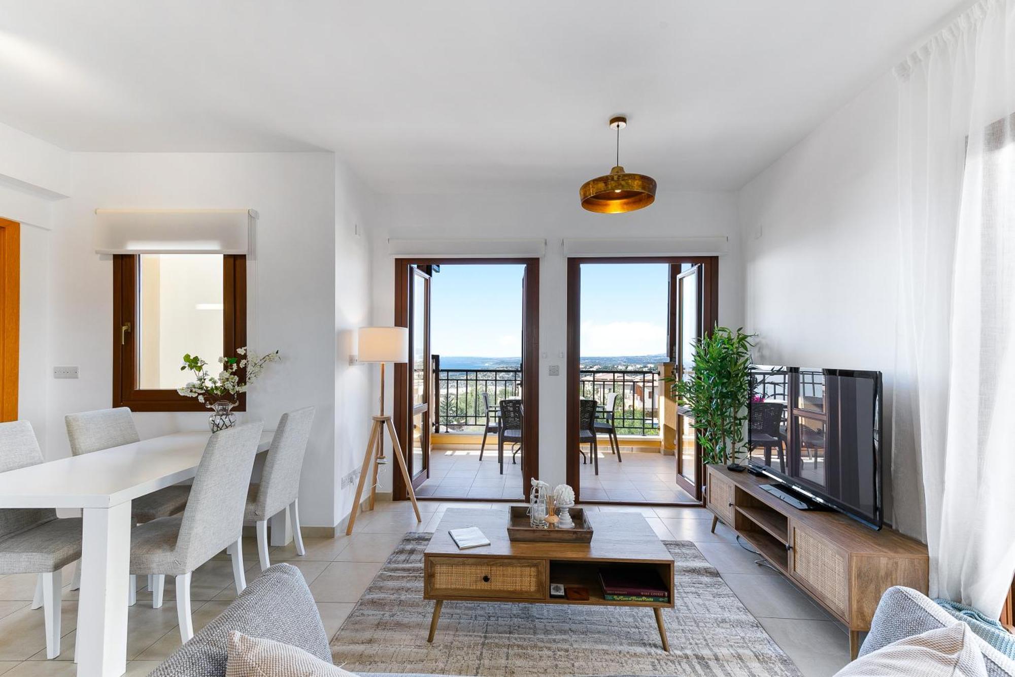 1 Bedroom Apartment Pyrgos With Beautiful Sea And Sunset Views, Aphrodite Hills Resort Куклия Экстерьер фото