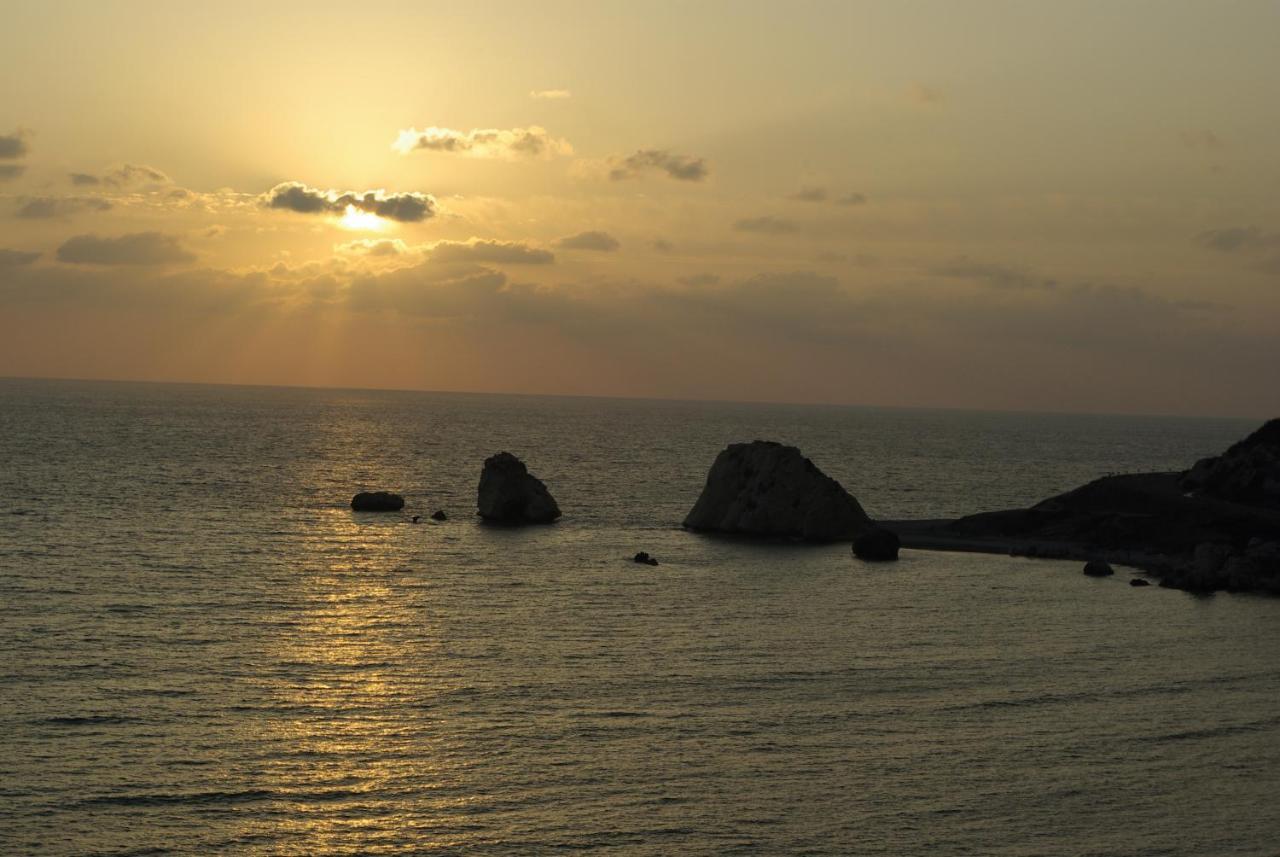 1 Bedroom Apartment Pyrgos With Beautiful Sea And Sunset Views, Aphrodite Hills Resort Куклия Экстерьер фото